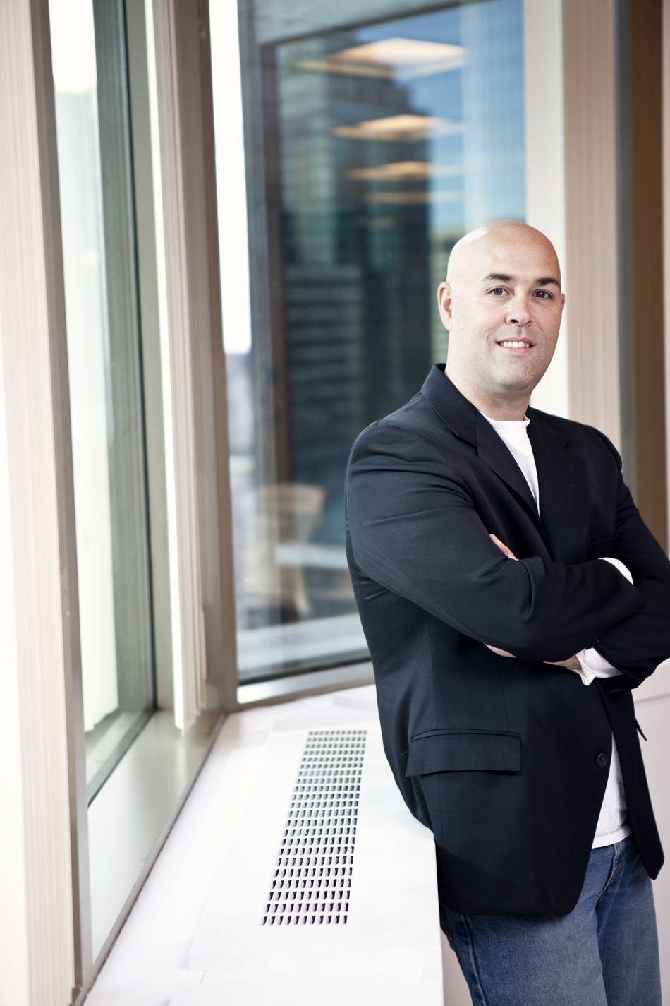 IWeb, cofondée par Éric Chouinard (B.A.A. 99) vendue pour 145 M$