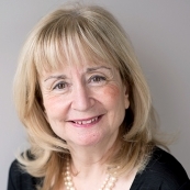 La chargée de cours et diplômée Louise Champoux-Paillé est honorée par la Fondation Y des femmes de Montréal