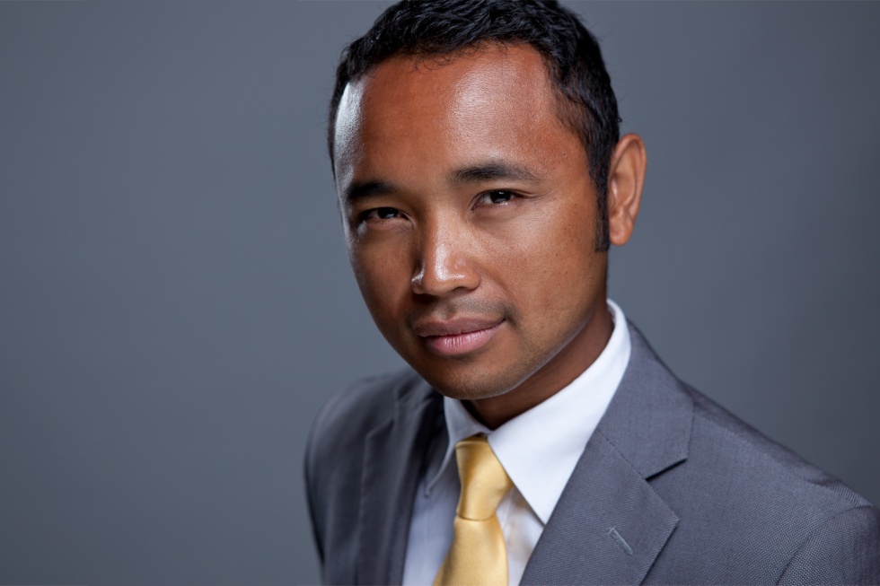 Le professeur Lova Rajaobelina obtient une subvention CRSH pour son projet de recherche sur l’importance des émotions avec les services de clavardage