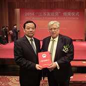 Le professeur Prosper Bernard honoré pour son implication en Chine