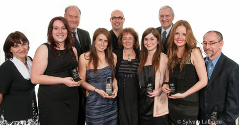 Sonya Bacon, Isabelle Janssens, Joël Mercier, Annabelle Laframboise, Simon Thibodeau, Lucie Émond, Stéphanie Ladouceur Parenteau, Jacques Boily, Ève Ferguson, François Marticotte. <br> Photo  : Sylvain Lalande