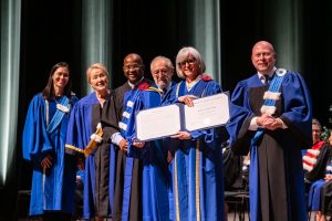 Isabelle Hudon reçoit un doctorat honoris causa de l’UQAM