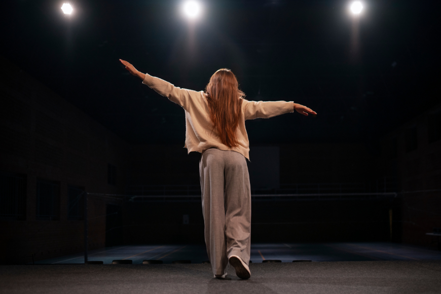 Pistes d’action pour contrer les violences à caractère sexuel dans le milieu culturel : un outil synthèse développé par une équipe de Joëlle Bissonnette et Vanessa Blais-Tremblay Stop-violence-milieu-culturel-1