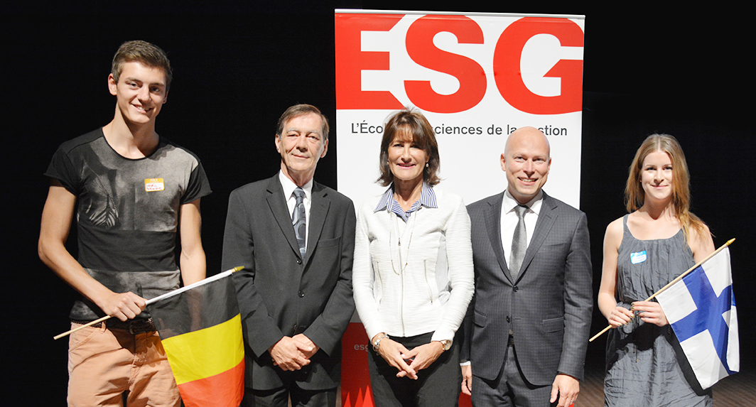 La ministre Kathleen Weil salue les étudiants internationaux à l&rsquo;ESG UQAM
